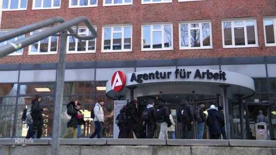Der Eingang von der Agentur für Arbeit in Hamburg. © Screenshot 