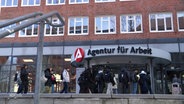 Der Eingang von der Agentur für Arbeit in Hamburg. © Screenshot 