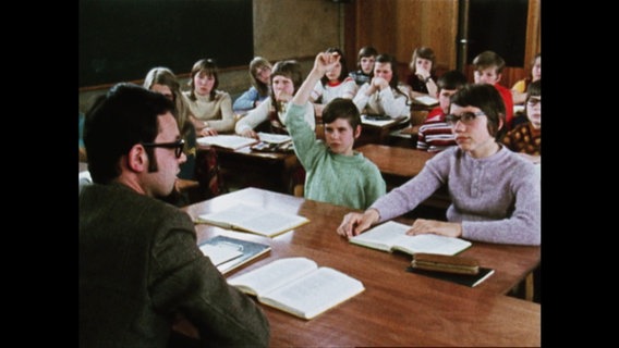 Klassenzimmer einer Schule in den 1970er-Jahren © Screenshot 