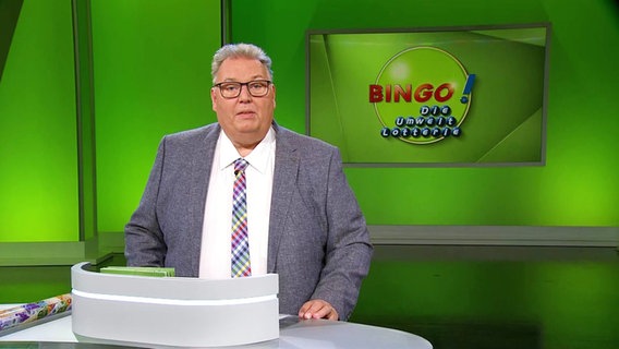 Michael Thürnau moderiert Bingo. © Screenshot 