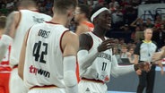 Basketballer Andreas Obst und Dennis Schröder © Screenshot 