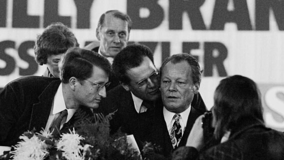 Willy Brandt mit Kollegen © Screenshot 