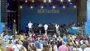 Bühne und Publikum beim NDR Festival in Pinneberg. © Screenshot 