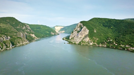 Das sogenannte Eiserne Tor, das Durchbruchstal der Donau in den südlichen Karpaten. © Screenshot 