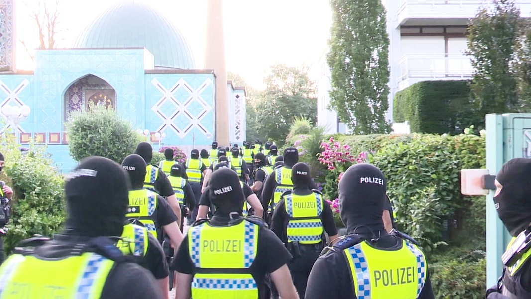 Polizeieinsatz in der Blauen Moschee in Hamburg.