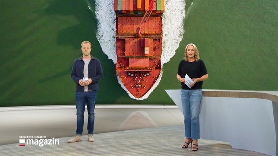 Die Moderatoren Henrik Hanses und Harriet Heise im Studio des Schlesweig-Holstein Magazins. © Screenshot 