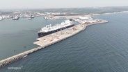 Das LNG-Terminal auf Rügen als Luftaufnahme. © Screenshot 