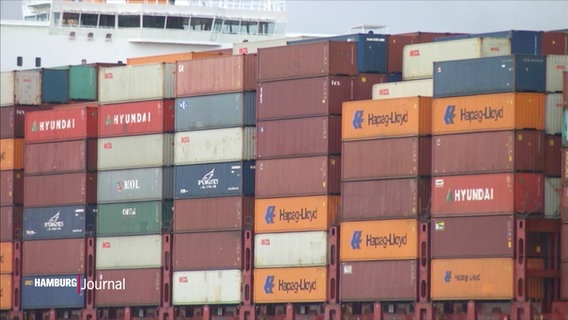 Ein Containerschiff ist vollbeladen. © Screenshot 