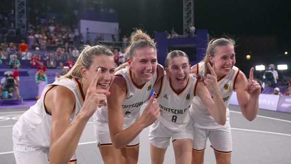 Die vier Olympiasiegerinnen des deutschen 3x3 Basketball-Teams. © Screenshot 