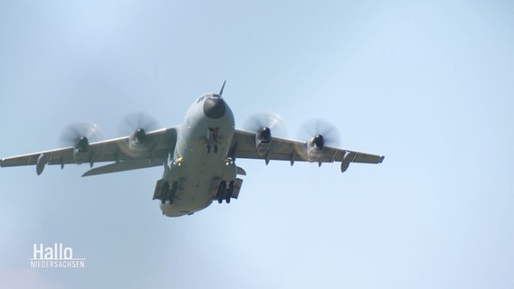 Ein Transportflugzeug der Bundeswehr hebt ab. © Screenshot 