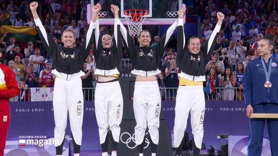 Die vier Golmedaillen-Gewinnerinnen des 3x3 Basketballteams © Screenshot 