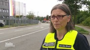 Melanie aus dem Bruch von der Polizei Wolfsburg erklärt, wie die Betrüger vorgehen und wie man sich in einer verdächtigen Situation verhalten kann. © Screenshot 