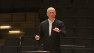 Der estnische Dirigent Paavo Järvi während eines Konzertes. © Screenshot 