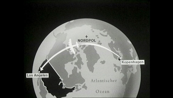 Eine Grafik zeigt die Polroute von Kopenhagen nach Los Angeles auf einem Globus © Screenshot 