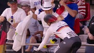 Bahnrad-Fahrerin Lea Friedrich bejubelt ihre Silber-Medaille bei den Olympischen Spielen in Paris. © Screenshot 