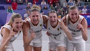 Deutsche Basketballerinnen freuen sich über ihre Medaille. © Screenshot 