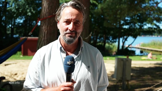 NDR-Reporter Stefan Weidig ist von einem Campingplatz in Wustrow-Drosedow zugeschaltet. © Screenshot 