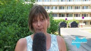 NDR-Moderatorin Ursula Hensel ist vom Klinikum in Wilhelmshaven zugeschaltet. © Screenshot 