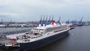 Die "Queen Mary 2" im Hamburger Hafen. © Screenshot 