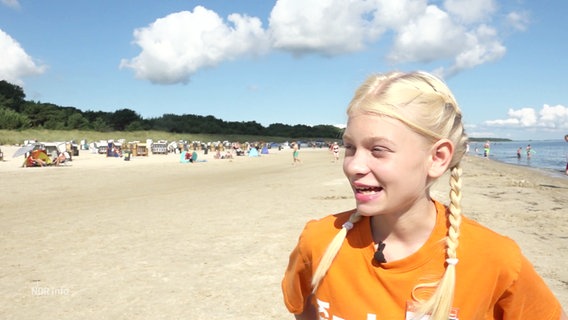 Greta Scholz am Strand. © Screenshot 