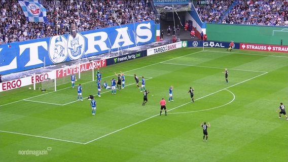 Ein Fußballspiel des F C Hansa Rostock im Ostseestadion. © Screenshot 