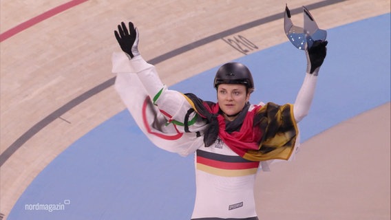 Die Radsportlerin Lea Sophie Friedrich fährt Rad bei den Olympischen Spielen Paris. © Screenshot 