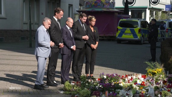 Bundeskanzler Scholz steht am Tatort des Anschlages in Solingen. © Screenshot 