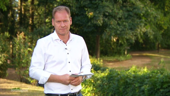 Thilo Tautz moderiert "Nordmagazin - Land und Leute". © Screenshot 