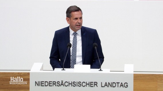 Wirtschaftsminister Lies (SPD) spricht im niedersächsischen Landtag zur Meyer Werft. © Screenshot 