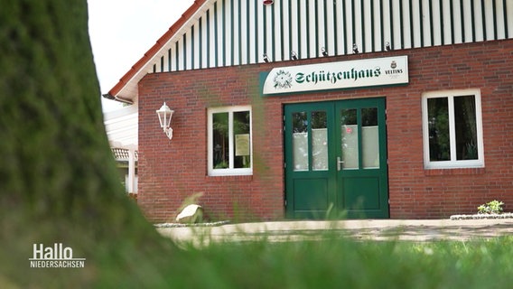 Blick auf die Fassade eines Gebäudes von einem Schützenverein in Kleinburgwedel. © Screenshot 