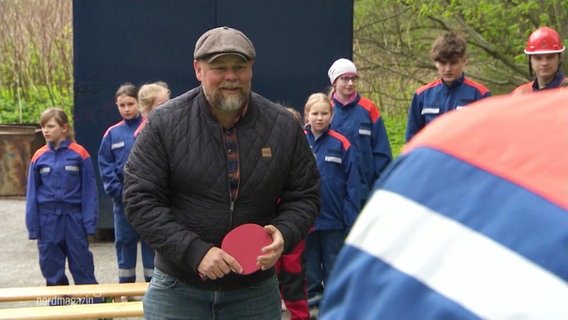 Stefan Kuna spielt Tischtennis. © Screenshot 