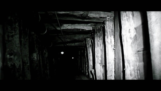 Blick in einen unterirdischen Tunnel. © Screenshot 