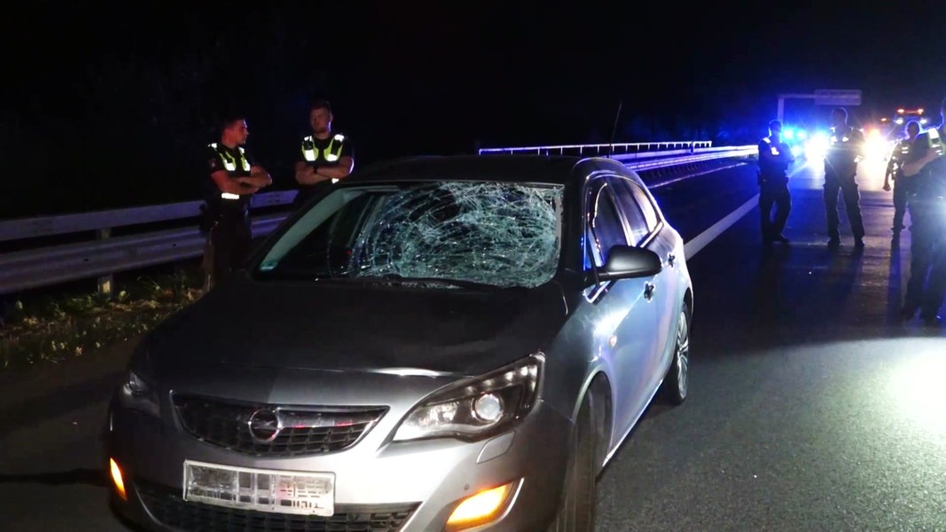 Tote Fußgängerin auf der A1 bei Harburg: Polizei rätselt