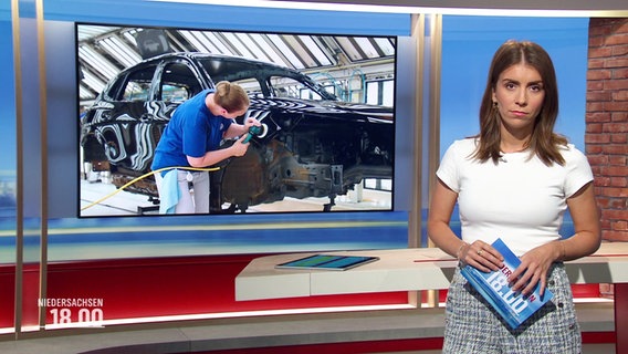 Moderatorin Lena Mosel im Studio. © Screenshot 