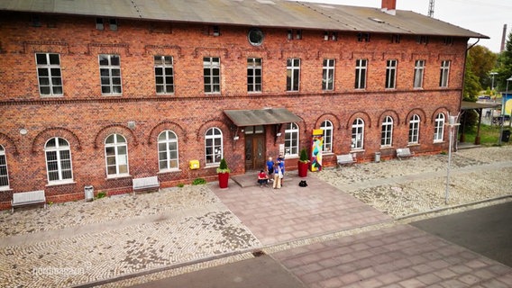 Der Demokratiebahnhof in Anklam. © Screenshot 