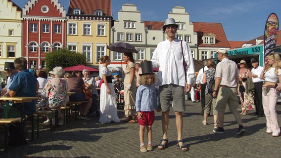 Menschen bei der Stadtwetter zum geburtstag von Caspar David Freidrich © Screenshot 