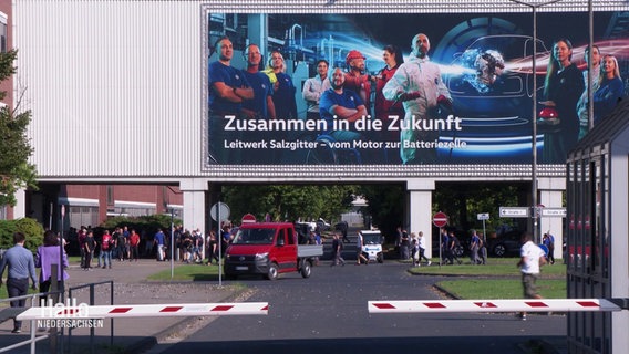 Der Eingang des VW-Werks in Salzgitter. © Screenshot 