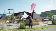 Onkel Ben's Imbiss mit einem großen "Geöffnet"-Schild. © Screenshot 