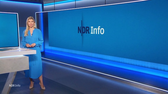 Bibiana Barth moderiert NDR Info. © Screenshot 