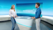 NDR Nordmagazin Moderator Stefan Leyh im Gespräch mit NDR Reporterin Lucie Kluth. © Screenshot 