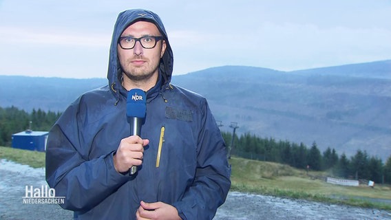 NDR-Reporter Kevin Poweska berichtet live vom Wurmberg im Harz. © Screenshot 