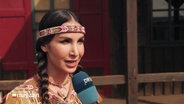 Sila Şahin spielt die Gefährtin von Winnetou bei den Karl-May-Festspielen. © Screenshot 