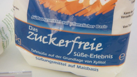 Eine Verpackungsaufschrift weißt auf den vermeintliche zuckerfreien Inhalt hin. © Screenshot 