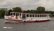 Das Alsterschiff "Eilbek" fährt auf der Hamburger Außenalster. © Screenshot 