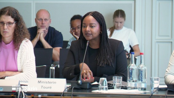 Die Integrationsministerin Aminata Touré © Screenshot 