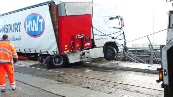 Ein verunglückter LKW. © Screenshot 