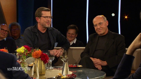 Karl-Theodor zu Guttenberg und Gregor Gysi in der NDR Talk Show Runde © Screenshot 