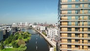 Luftbild der Hafencity mit dem hölzernen Hochhaus im Vordergrund © Screenshot 