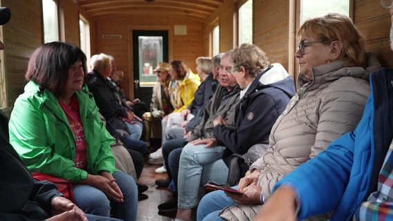 Lebensmut trotz Krebs - Gruppe im "Lütt Kaffeebrenner" © Screenshot 