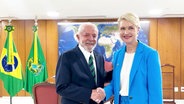 Schwesig schüttelt dem Brasilianischen Ministerpräsidenten die Hand © Screenshot 